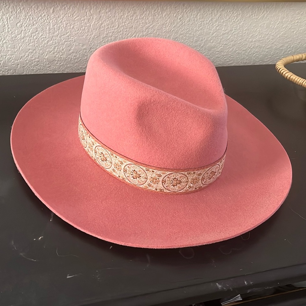 Olive & Pique wide brim hat